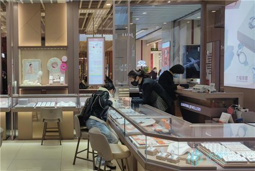 節日促銷點亮“黃金熱”，年輕人引領美發飾品新潮流